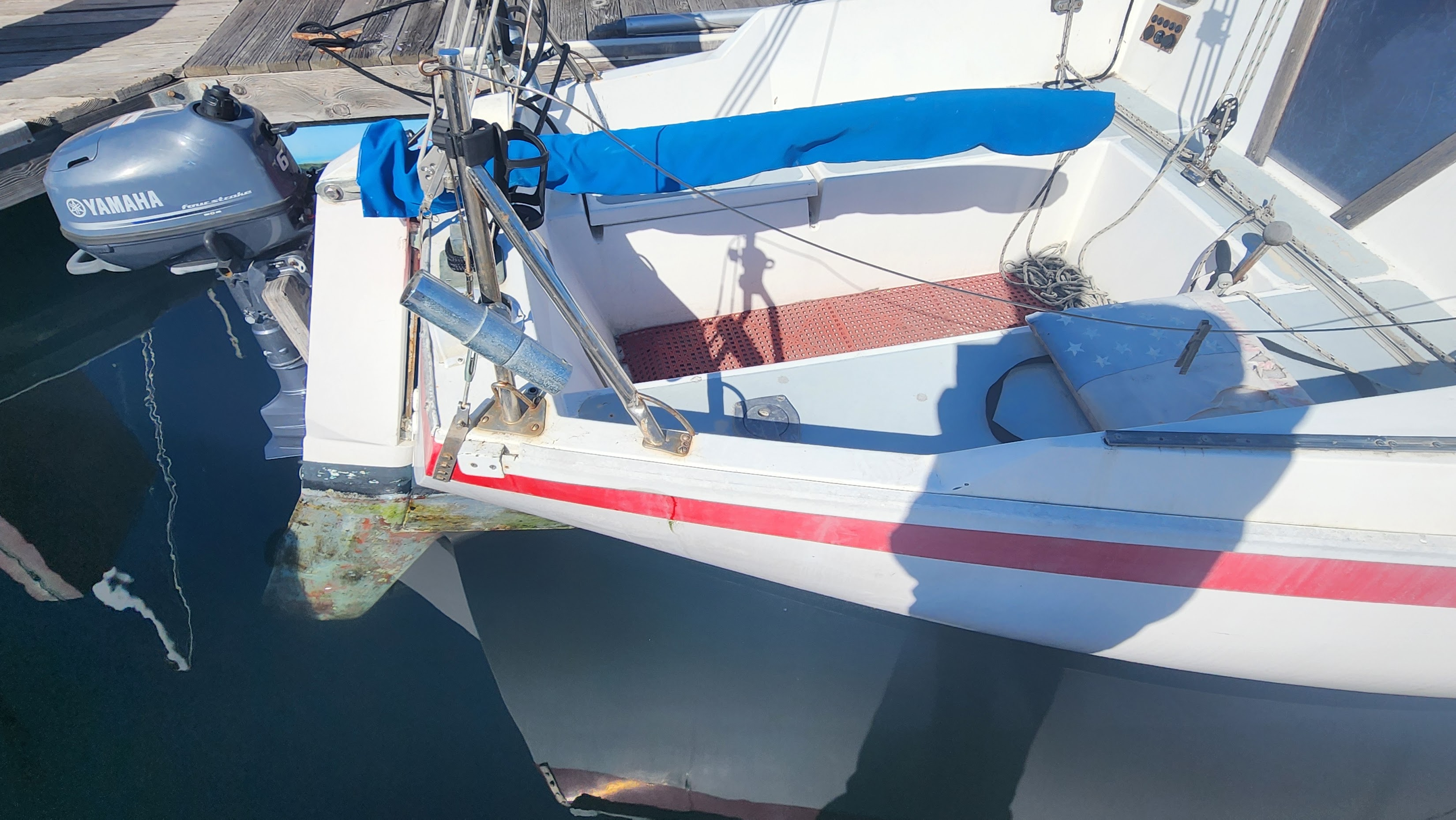 Cockpit and auxiliary outboard of the Cal T/4